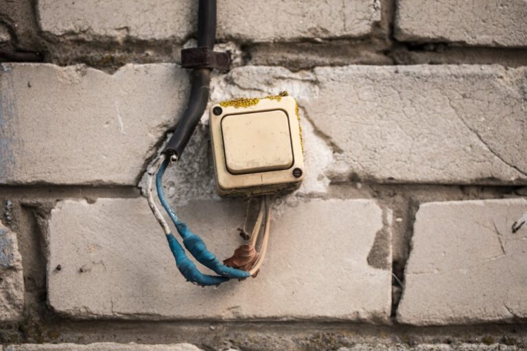 Jak sprawdzić instalację elektryczną przed zakupem nieruchomości?